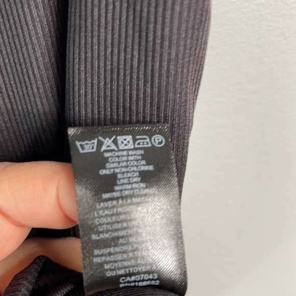 Tahari Modern Essentials Ribbed Dressy Tee Black Scoop Neck Double Layer Size M - Picture 10 of 12